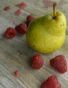 Low Potassium Pear With Raspberries