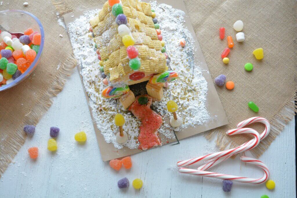 Gingerbread house for kids on dialysis to make as a fun holiday activity while still staying on renal diet.