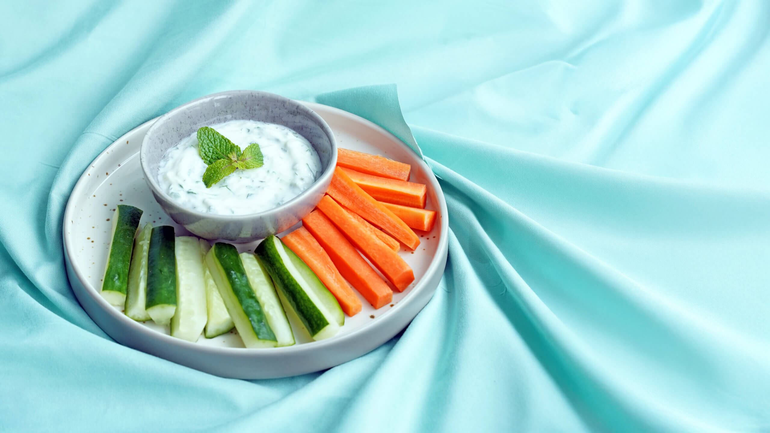cucumber yogurt dip zoom out