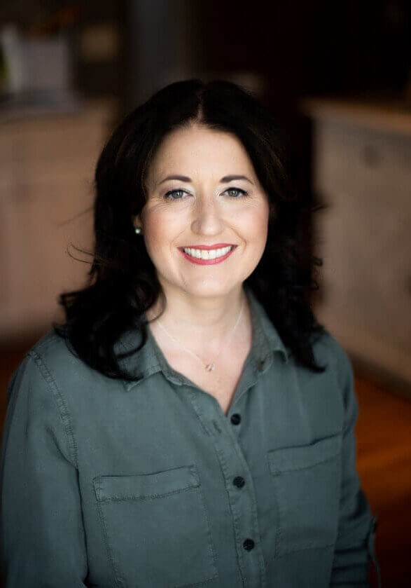 Amy Harshman Headshot2