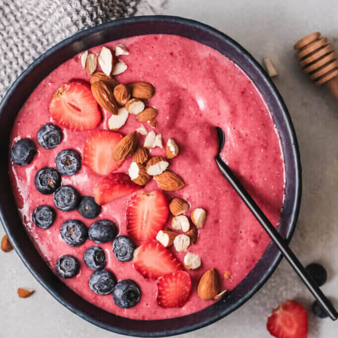 Berry Beet Smoothie Bowl