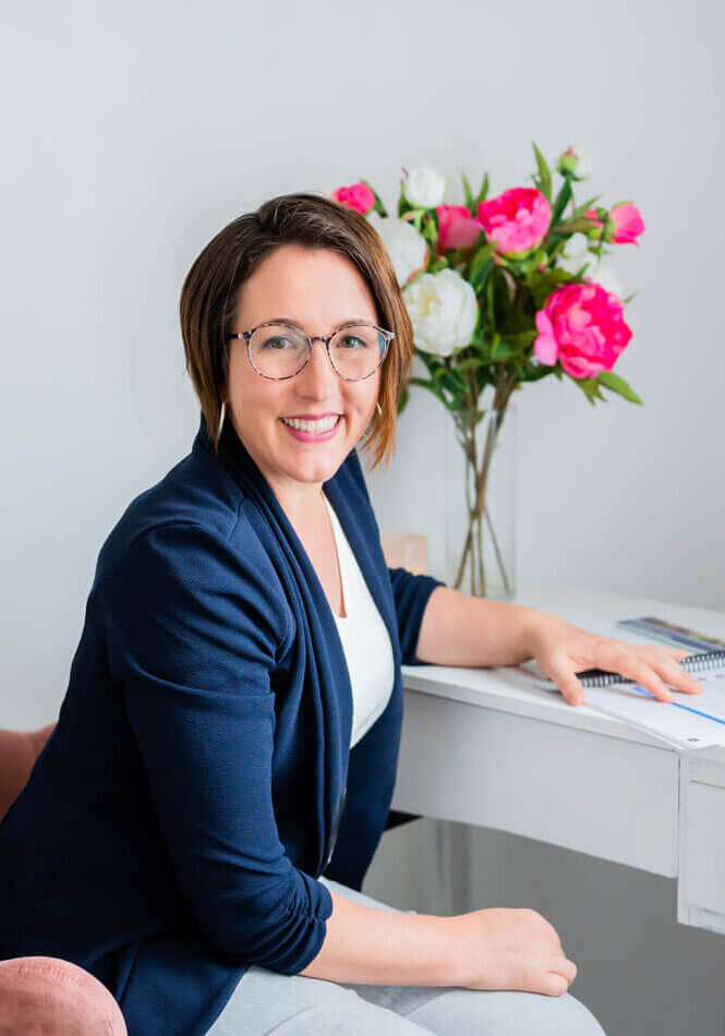 Jessianna sitting at desk expert renal dietitian